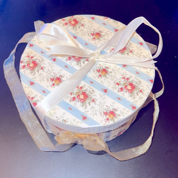 Georgetown Collection doll - Picture 7 of 8